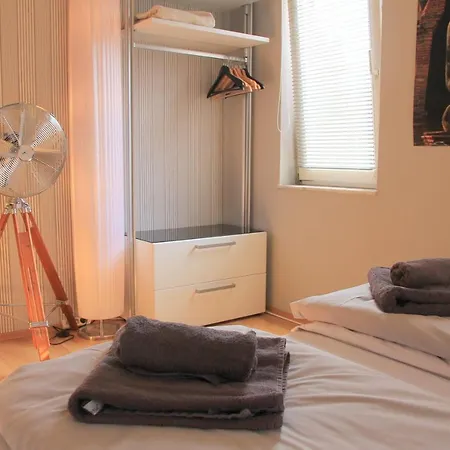 Ruhige Gemuetliche 2z-whg In S-west Daire